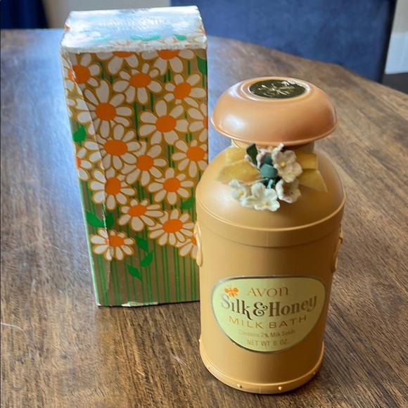 Avon Silk & Honey Milk Bath FULL! 6 oz. Milk Can Bottle + Flowers NEW IN BOX - Picture 1 of 10